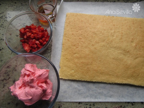 Brazo gitano de queso y fresas Thermomix