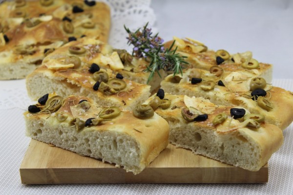 Focaccia de ajo negro cocina tradicional