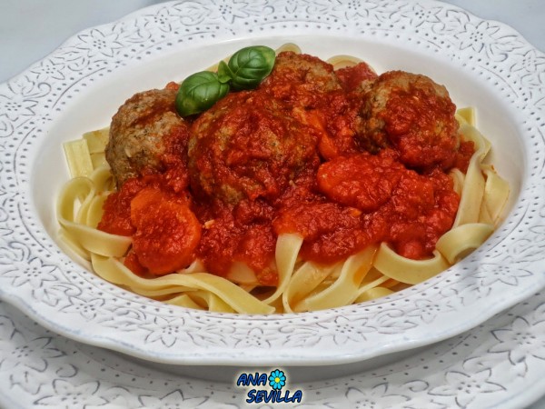 Albóndigas con tomate Ana Sevilla cocina tradicional