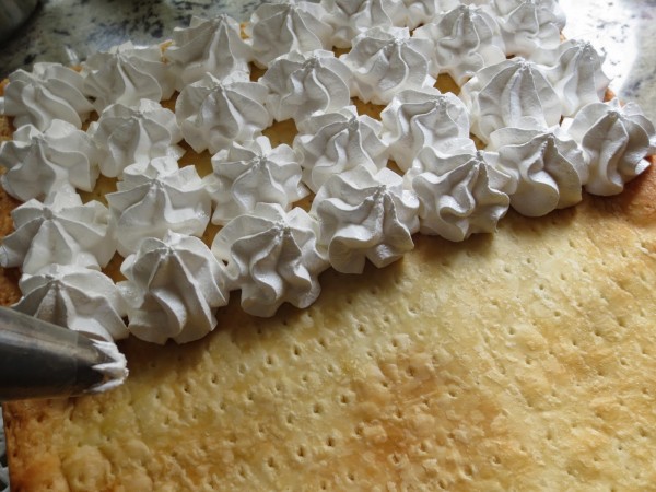 Milhojas de crema, merengue y yema Thermomix