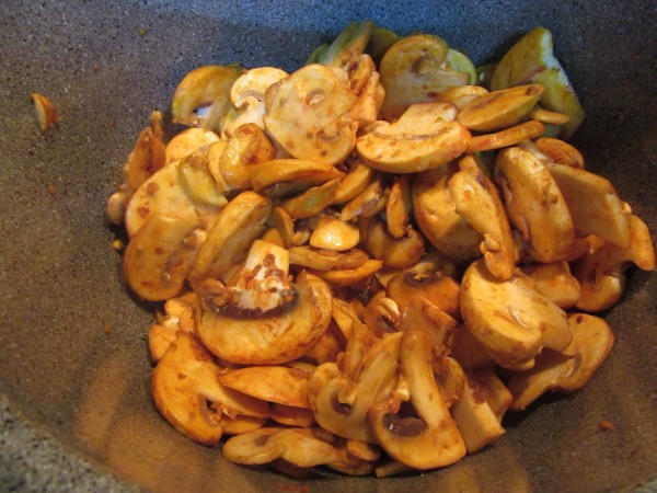 Champiñones en salsa de pimentón olla GM.