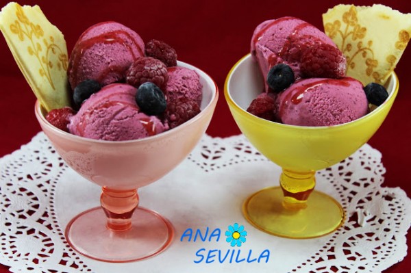 Helado de frutos rojos y yogur Thermomix