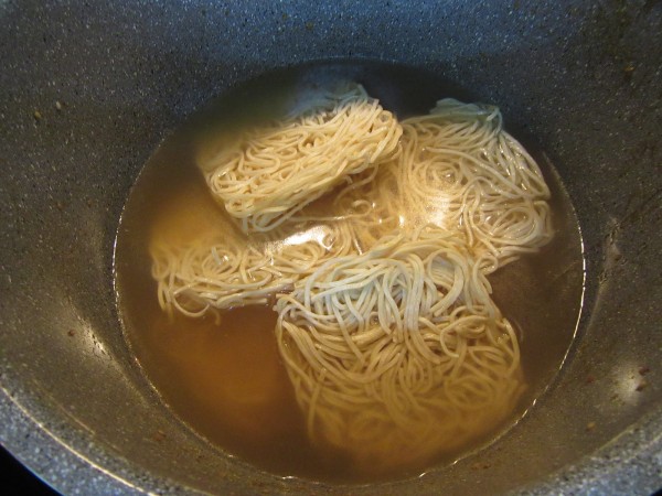 Noodles con verdura y langostinos olla GM