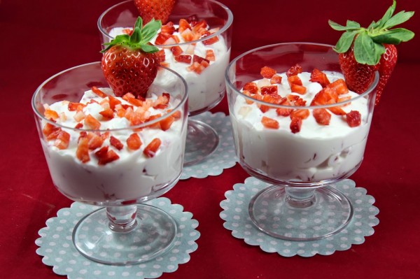 Fresas con nata y yogurt Thermomix