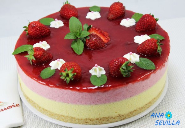 Tarta de fresa y chocolate blanco entera Thermomix