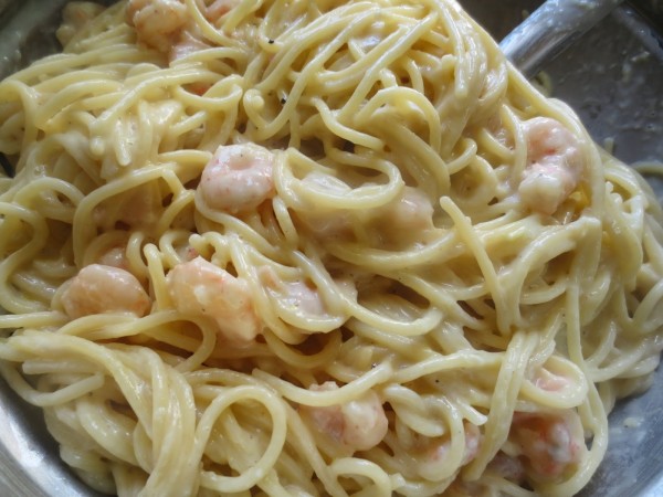 Espaguetis con puerro y gambas Thermomix