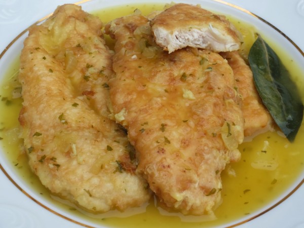 Filetes de pechuga en salsa Ana Sevilla cocina tradicional