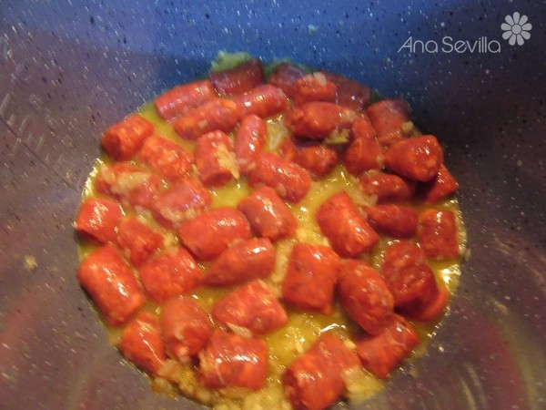 Macarrones con salchichas frescas olla GM