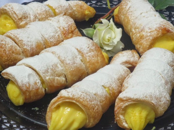 Cañas o conos de hojaldre rellenos Thermomix