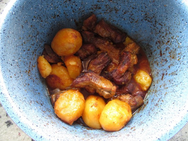 Costillas asadas en salsa de ajos olla GM