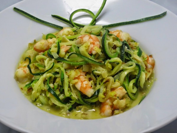 Espaguetis de calabacín con puerro y langostinos Ana Sevilla cocina tradicional