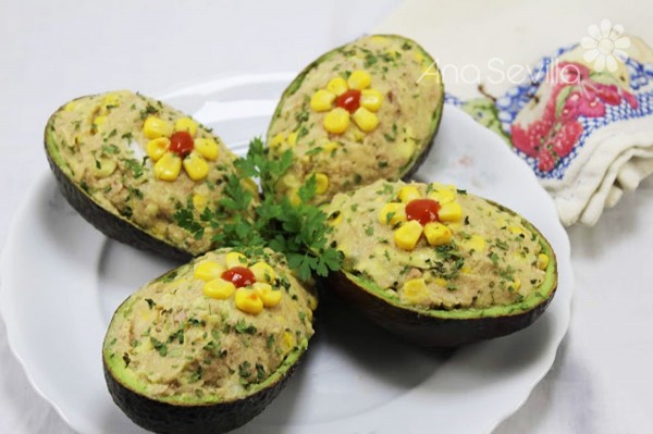 Aguacates rellenos de atún Thermomix