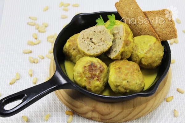 Albóndigas en salsa de piñones olla GM