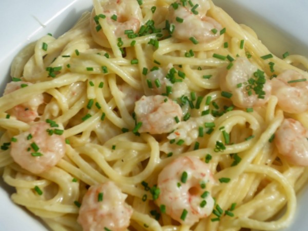 Espaguetis con puerro y gambas Thermomix