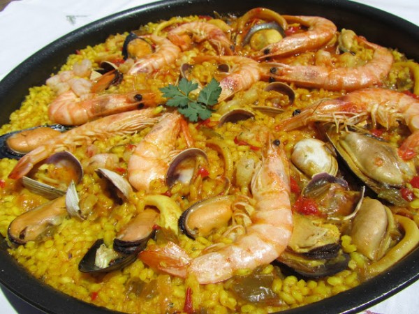 Paella en Placa de inducción (10 ingredientes) Receta de Sari Lewi