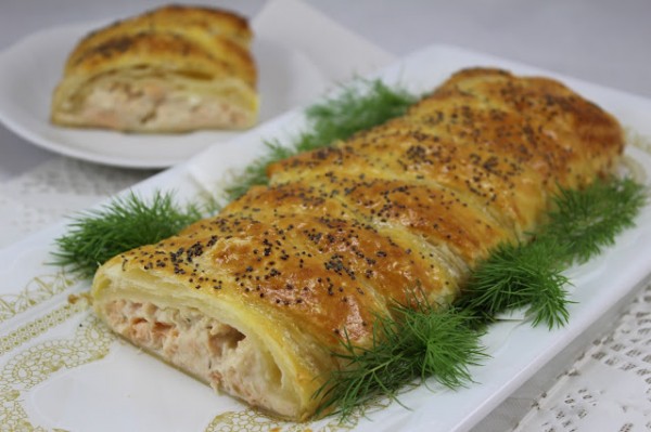 Trenza de hojaldre y salmón fresco cocina tradicional casera