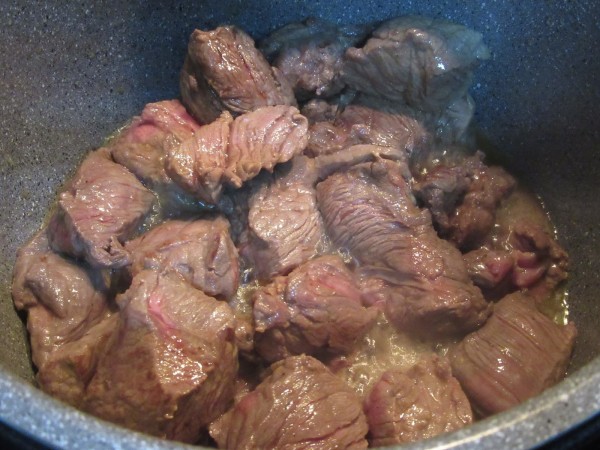 Carne guisada encebollada olla GM