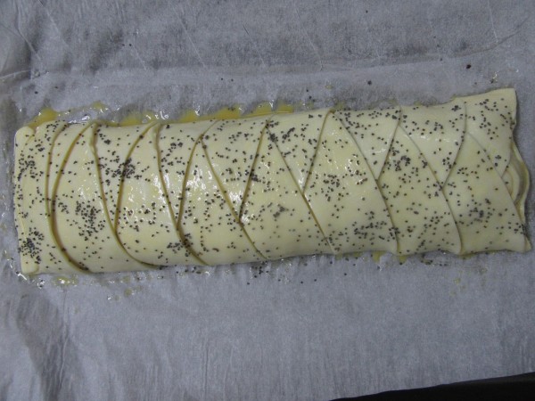 Trenza de hojaldre y salmón fresco cocina tradicional casera