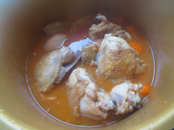 Pollo a la buena mujer olla GM 