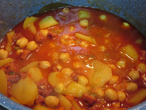 Potaje de garbanzos con patatas olla GM