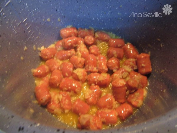 Macarrones con salchichas frescas olla GM