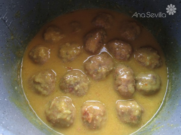 Albóndigas en salsa de curry olla GM