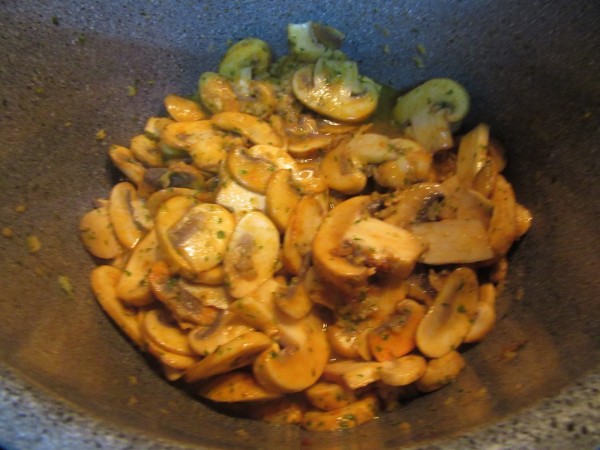 Champiñones en salsa de pimentón olla GM.