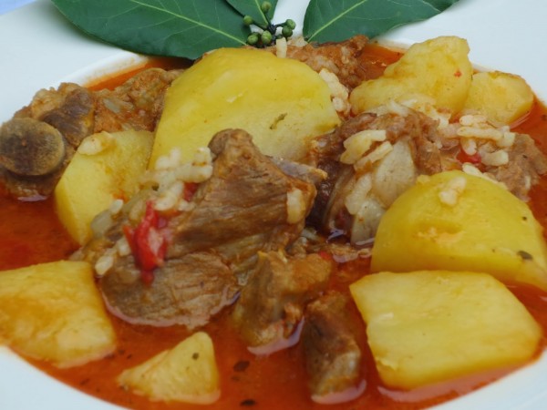 Patatas guisadas con costillas olla GM