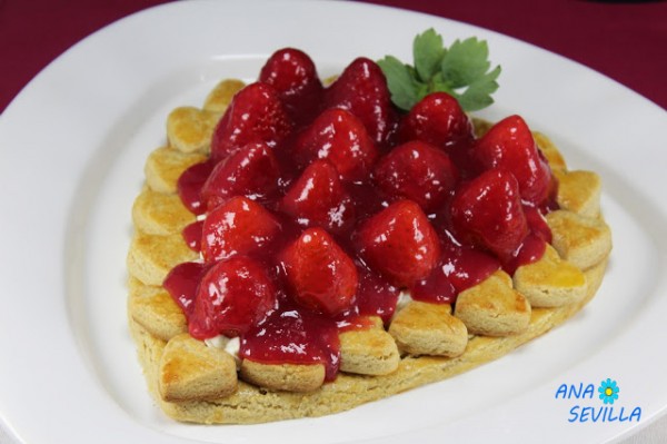 Tarta de galleta, nata y fresas Ana Sevilla cocina tradicional