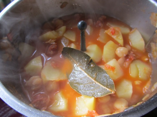 Potaje de garbanzos con patatas Thermomix