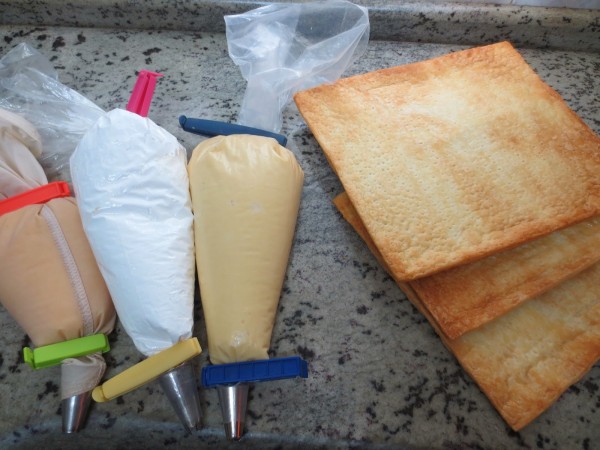 Milhojas de crema, merengue y yema Thermomix