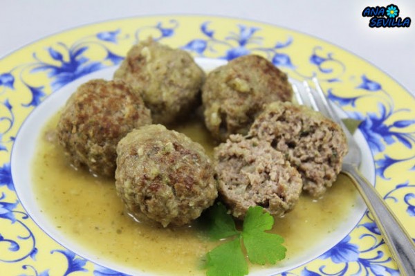 Albóndigas en salsa de cebolla olla GM