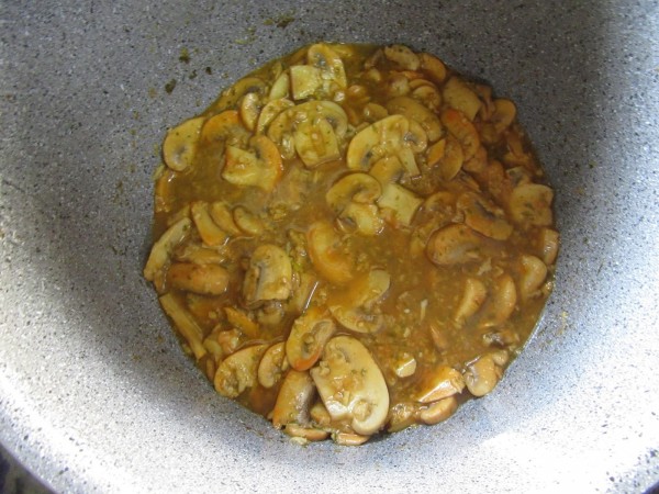 Champiñones en salsa de pimentón olla GM.