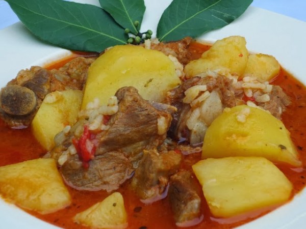 Patatas guisadas con costillas olla GM