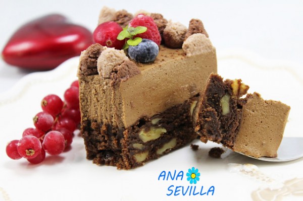Tarta mousse de chocolate con brownie Thermomix corte