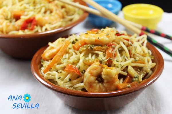 Noodles con verdura y langostinos Thermomix