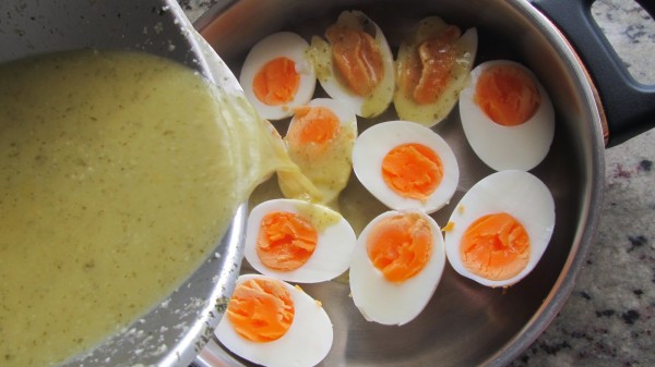 Huevos en salsa verde Thermomix
