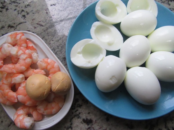 Huevos rellenos de langostinos con Thermomix.