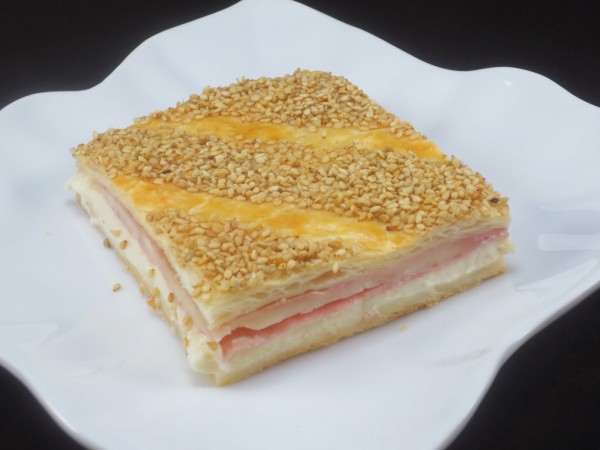 Empanada de hojaldre de jamón y queso Ana Sevilla cocina tradicional